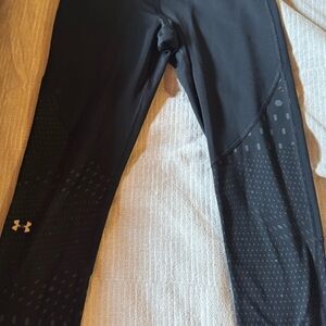 Under Armour Black Women's Leggings with Subtle Dot Pattern